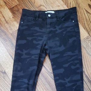 Black / Gray Camo Skinny Jeans Size 4